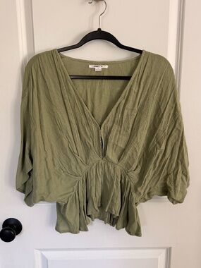 Oneil spring time flowy green top